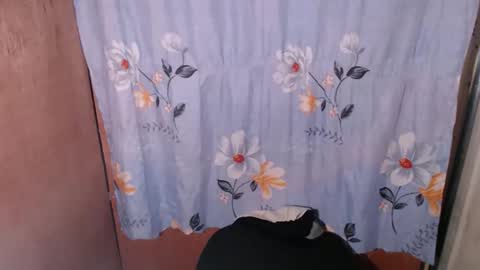 Snapshot of anney_slut chatting on September 18, 12:18 pm anney online show from September 18, 12:18 pm