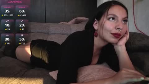 Snapshot of anni_art chatting on December 3, 8:51 pm Anni online show from December 3, 8:51 pm