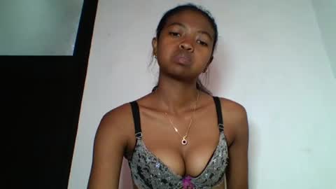 Snapshot of annica86 chatting on June 22, 10:01 am annica86 online show from June 22, 10:01 am