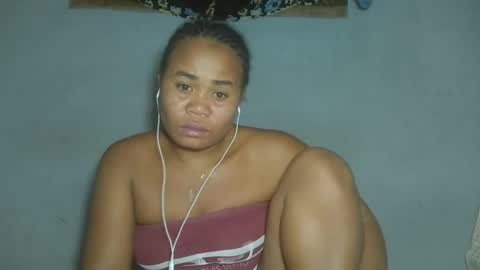 Snapshot of annick98 chatting on April 18, 8:31 pm annick98 online show from April 18, 8:31 pm