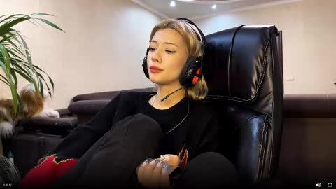 annie1fuc4 online show from March 17, 6:33 pm