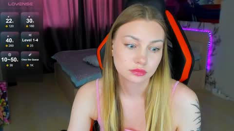Snapshot of annie69kiss chatting on May 15, 10:11 am Annie online show from May 15, 10:11 am