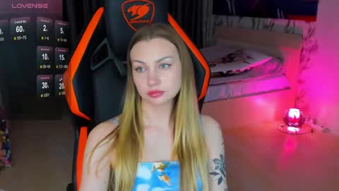 Snapshot of annie69kiss chatting on May 25, 10:38 pm Annie online show from May 25, 10:38 pm