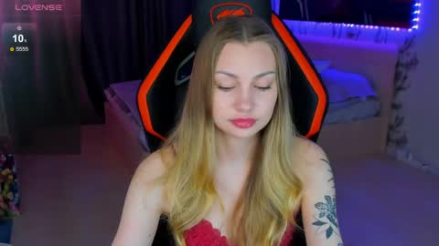 Snapshot of annie69kiss chatting on May 30, 1:14 am Annie online show from May 30, 1:14 am