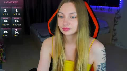 Snapshot of annie69kiss chatting on June 5, 5:18 pm Annie online show from June 5, 5:18 pm