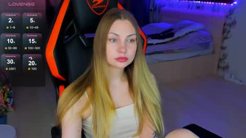 Snapshot of annie69kiss chatting on June 10, 3:44 pm Annie online show from June 10, 3:44 pm