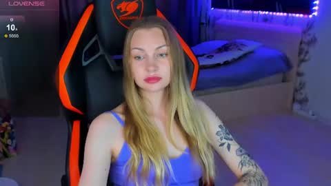 Snapshot of annie69kiss chatting on July 3, 4:02 pm Annie online show from July 3, 4:02 pm