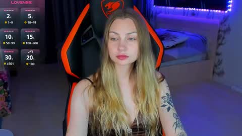 Snapshot of annie69kiss chatting on July 18, 12:59 am Annie online show from July 18, 12:59 am