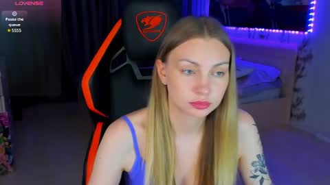 Snapshot of annie69kiss chatting on August 2, 9:02 pm Annie online show from August 2, 9:02 pm