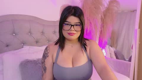 annie_20_ online show from June 23, 6:17 pm