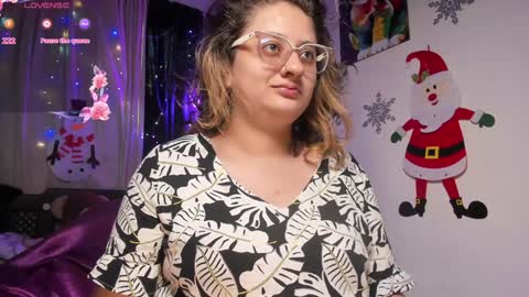 Snapshot of annie_bigboobs_ chatting on December 20, 9:39 pm Ana Bolena independent model online show from December 20, 9:39 pm