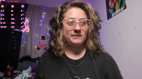 Snapshot of annie_bigboobs_ chatting on January 7, 11:24 pm Ana Bolena independent model online show from January 7, 11:24 pm