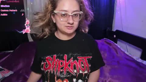 Snapshot of annie_bigboobs_ chatting on March 5, 10:10 pm Ana Bolena independent model online show from March 5, 10:10 pm