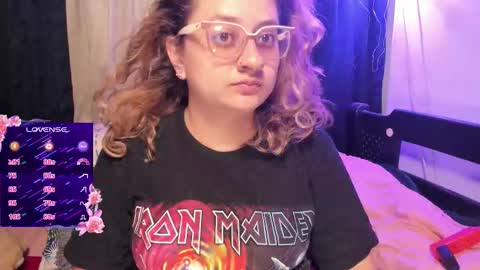 Snapshot of annie_bigboobs_ chatting on September 14, 2:54 am Ana Bolena independent model online show from September 14, 2:54 am