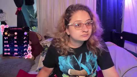 Snapshot of annie_bigboobs_ chatting on October 16, 9:27 pm Ana Bolena independent model online show from October 16, 9:27 pm