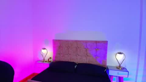 Annie Bonnie   online show from April 30, 11:38 am