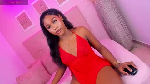 Snapshot of annie_dolce_ chatting on November 19, 11:38 pm annie_dolce_ online show from November 19, 11:38 pm