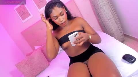 Snapshot of annie_dolce_ chatting on November 23, 12:21 am annie_dolce_ online show from November 23, 12:21 am