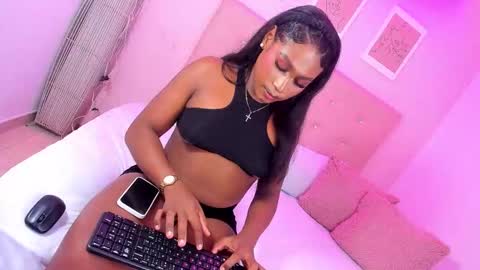 Snapshot of annie_dolce_ chatting on November 29, 12:02 am annie_dolce_ online show from November 29, 12:02 am