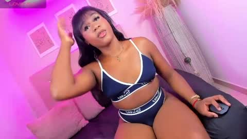 Snapshot of annie_dolce_ chatting on May 30, 9:45 pm annie_dolce_ online show from May 30, 9:45 pm