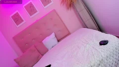 Snapshot of annie_dolce_ chatting on June 3, 2:33 pm annie_dolce_ online show from June 3, 2:33 pm