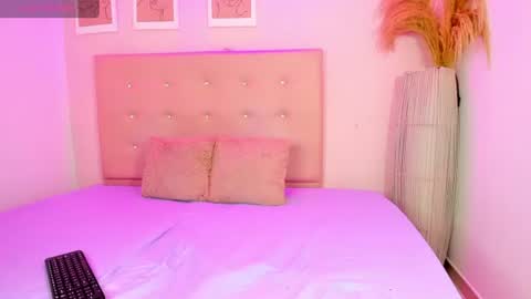 Snapshot of annie_dolce_ chatting on June 10, 12:26 pm annie_dolce_ online show from June 10, 12:26 pm