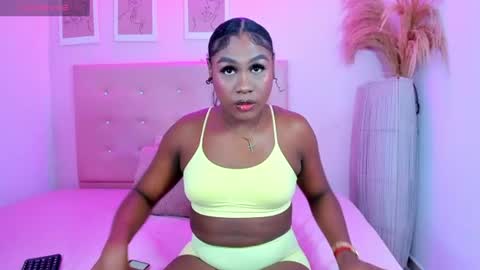 Snapshot of annie_dolce_ chatting on June 11, 1:09 pm annie_dolce_ online show from June 11, 1:09 pm