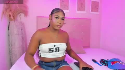 Snapshot of annie_dolce_ chatting on June 20, 1:14 pm annie_dolce_ online show from June 20, 1:14 pm