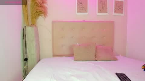Snapshot of annie_dolce_ chatting on June 26, 12:53 pm annie_dolce_ online show from June 26, 12:53 pm