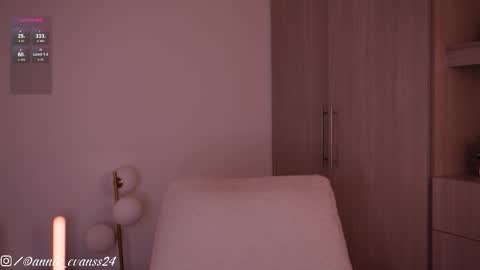 Snapshot of annie_evans24 chatting on October 29, 8:54 pm Annie Evans online show from October 29, 8:54 pm