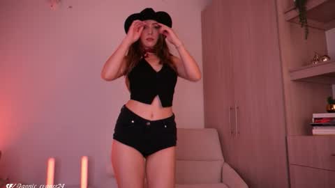 Annie Evans online show from October 31, 8:43 pm