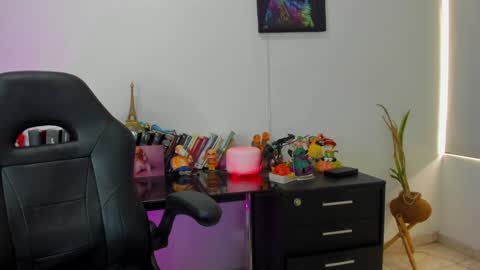 Snapshot of annie_loff chatting on February 5, 6:15 pm annie_loff online show from February 5, 6:15 pm