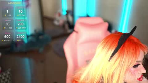 Snapshot of annie_may_may chatting on January 6, 2:43 pm Annie May online show from January 6, 2:43 pm