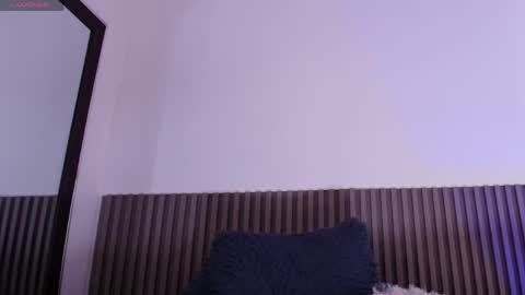 Snapshot of annie_paradisee chatting on April 21, 1:42 am Annie online show from April 21, 1:42 am