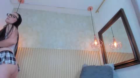 Snapshot of annie_paradisee chatting on May 11, 11:57 pm Annie online show from May 11, 11:57 pm