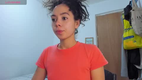 annie_rosse1017 online show from October 18, 1:52 am