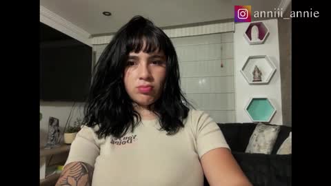 Snapshot of annie_snow_ chatting on October 30, 11:16 pm JEANNE no olvides seguirme dont forget follow me uu online show from October 30, 11:16 pm