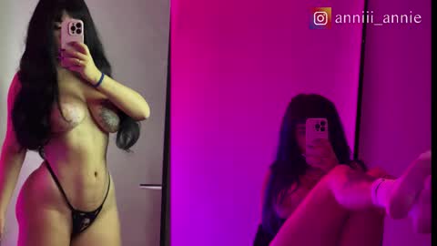 Snapshot of annie_snow_ chatting on November 6, 12:11 am JEANNE no olvides seguirme dont forget follow me uu online show from November 6, 12:11 am