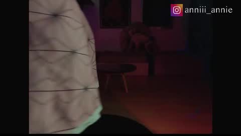 Snapshot of annie_snow_ chatting on November 11, 5:07 am JEANNE no olvides seguirme dont forget follow me uu online show from November 11, 5:07 am