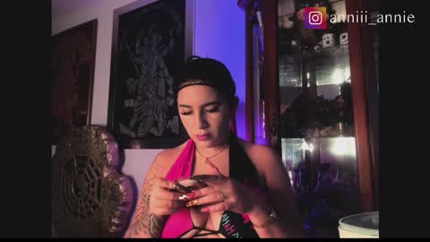 Snapshot of annie_snow_ chatting on November 12, 10:30 pm JEANNE no olvides seguirme dont forget follow me uu online show from November 12, 10:30 pm