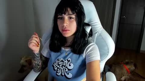 Snapshot of annie_snow_ chatting on November 17, 12:27 am JEANNE no olvides seguirme dont forget follow me uu online show from November 17, 12:27 am