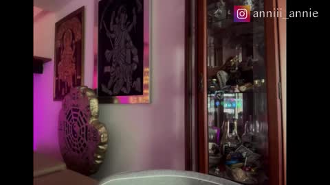 Snapshot of annie_snow_ chatting on November 21, 8:51 pm JEANNE no olvides seguirme dont forget follow me uu online show from November 21, 8:51 pm