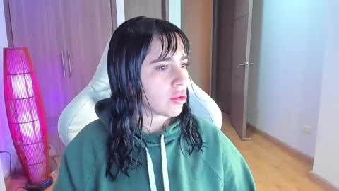 Snapshot of annie_snow_ chatting on November 24, 11:48 pm JEANNE no olvides seguirme dont forget follow me uu online show from November 24, 11:48 pm