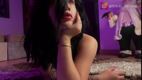 Snapshot of annie_snow_ chatting on November 25, 11:16 pm JEANNE no olvides seguirme dont forget follow me uu online show from November 25, 11:16 pm