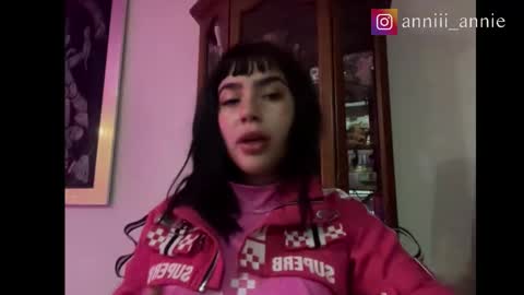 Snapshot of annie_snow_ chatting on November 27, 11:51 pm JEANNE no olvides seguirme dont forget follow me uu online show from November 27, 11:51 pm