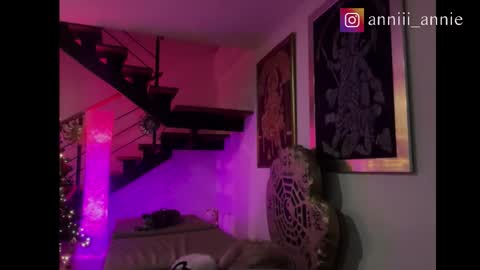 Snapshot of annie_snow_ chatting on December 5, 12:41 am JEANNE no olvides seguirme dont forget follow me uu online show from December 5, 12:41 am