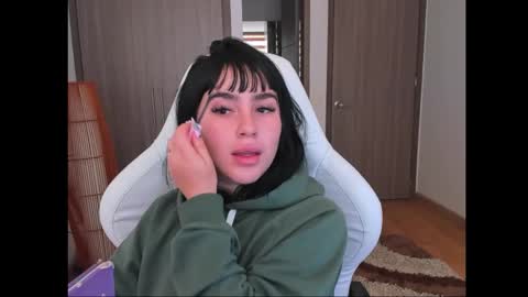Snapshot of annie_snow_ chatting on December 15, 9:41 pm JEANNE no olvides seguirme dont forget follow me uu online show from December 15, 9:41 pm