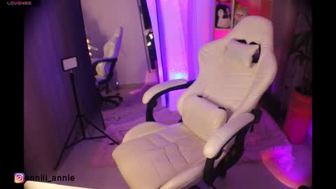 Snapshot of annie_snow_ chatting on June 15, 1:52 am JEANNE no olvides seguirme dont forget follow me uu online show from June 15, 1:52 am
