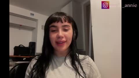 Snapshot of annie_snow_ chatting on June 15, 11:07 pm JEANNE no olvides seguirme dont forget follow me uu online show from June 15, 11:07 pm