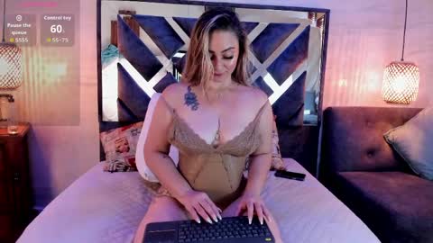 annie_vega17 online show from May 3, 1:28 pm